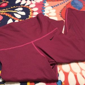 NIKE DriFit Capri
